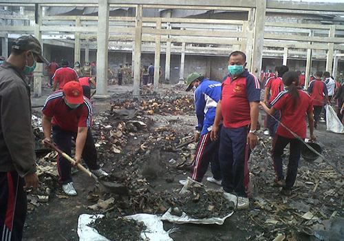 Kerja Bakti di Pasar Kidul Bangli