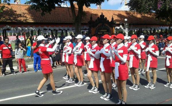 Lomba gerak jalan Kreasi 