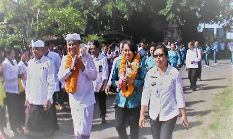 Lomba Evaluasi Perkembangan Desa di Desa Apuan.