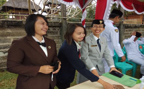 Upacara Pengibaran Bendera Merah Putih