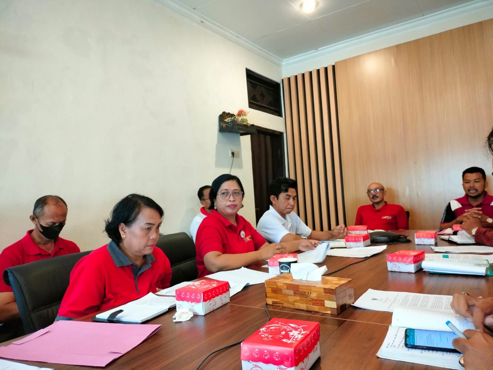 Rapat Terkait Verifikasi dan Validasi P3KE sepisanan penetapan dan penyepakatan data P3 KE Kab Bangl
