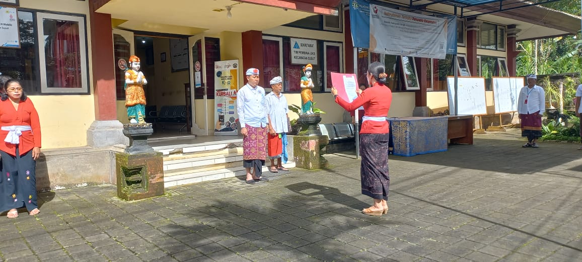 Giat apel memperingati hari sumpah pemuda di halaman kantor kecamatan susut 
