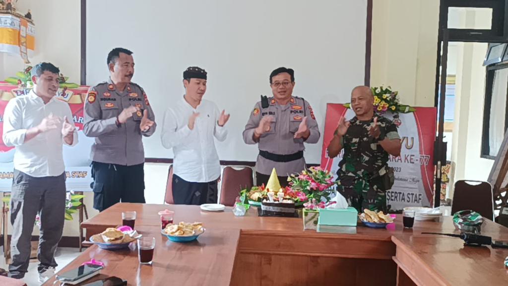 Camat Susut Bersapa# Bersinergi Untuk Menyapa# Bapak Camat Susut Menghadiri Acara peringatan Hut Bay