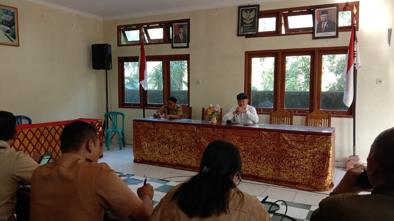 Camat Susut Bersapa# Bersinergi Untuk Menyapa# Bapak Camat Susut memimpin rapat rutin dihadiri pejab