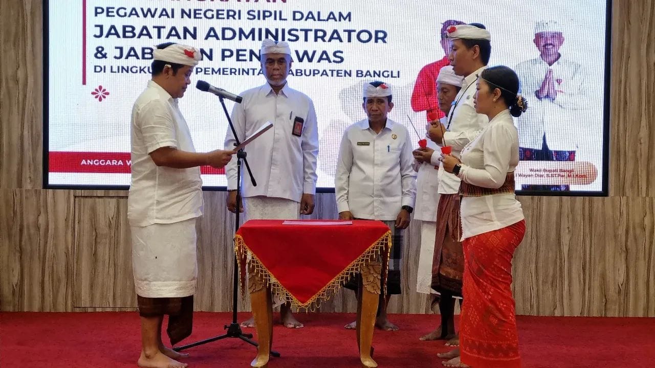 #Camat Susut Bersapa, Bersinergi Untuk Menyapa #Bapak Camat Susut Hadiri Pengangkatan Dan Pelantikan