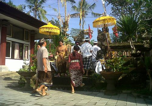 Persembahyangan Bersama  Saraswati