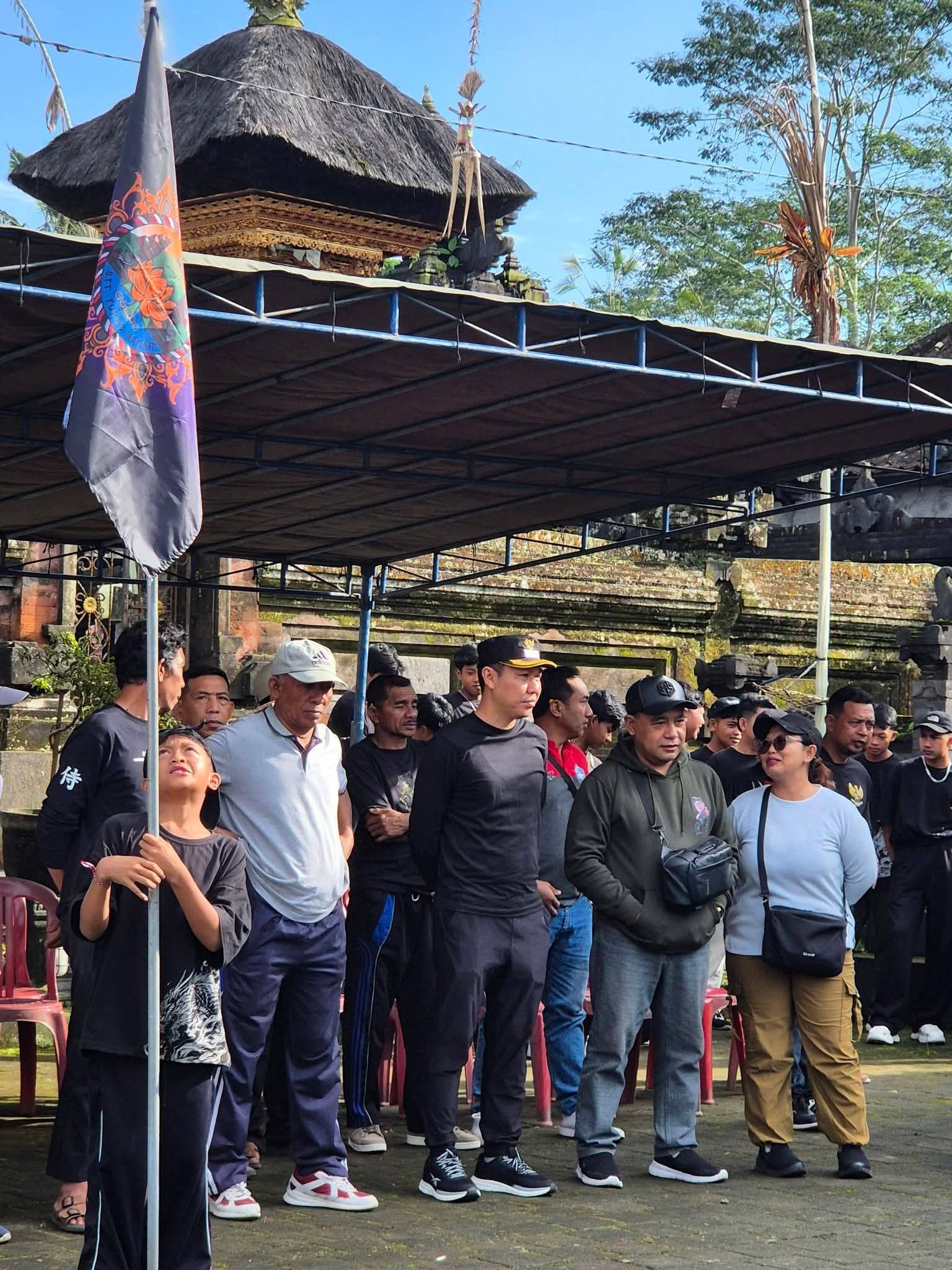 #Camat Susut Bersapa, Bersinergi Untuk Menyapa # Jalan Santai Perayaan Hari Ibu serta Penyerahan Sembako Suport By Dhamma Geha Vipassana serangkaian HUT STT Tunas Mekar BD Serai, Ds Penglumbaran, Susut