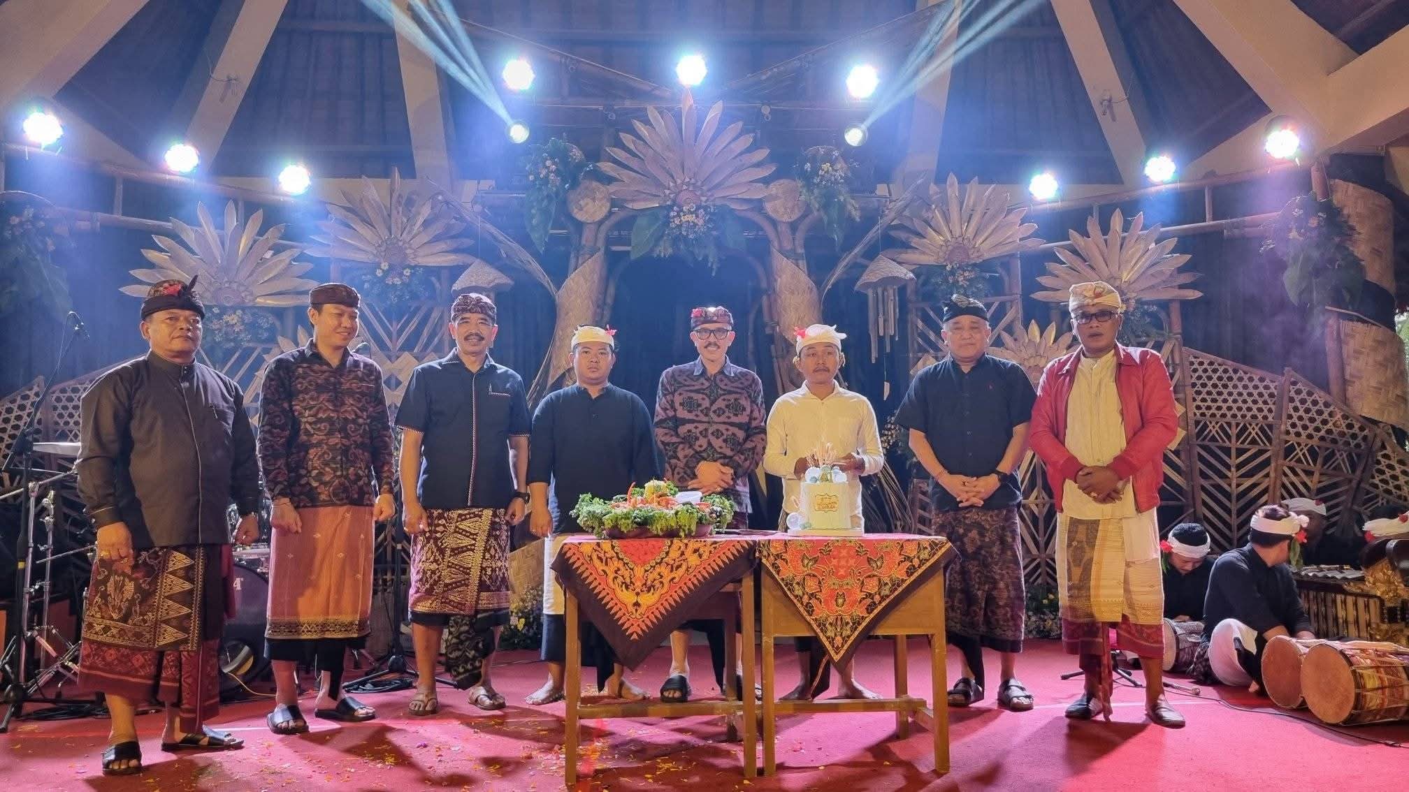 #Camat Susut Bersapa, Bersinergi Untuk Menyapa #Bapak Camat Susut Hadir Dalam Perayaan HUT ke-41 Yowana Ganesa Desa Adat Manuk 