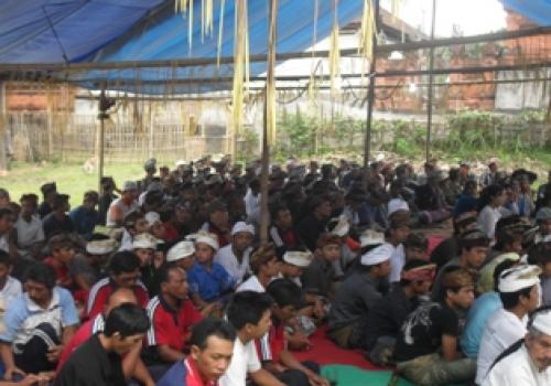 Gerbangdes Sigot di Desa Tiga